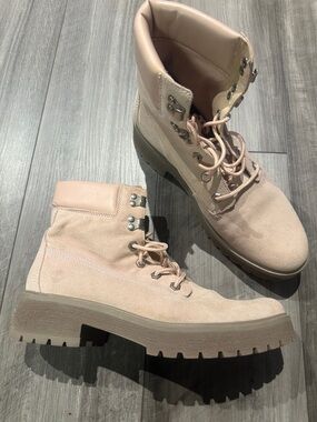 Timberland Women’s light pink Suede Lace-Up Ankle Boots